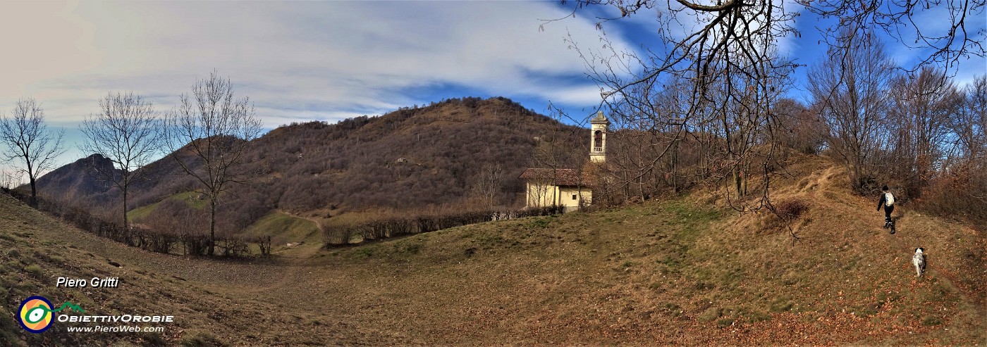 59 Rientriamo alla Chiesetta di San Barnaba (1070 m).jpg